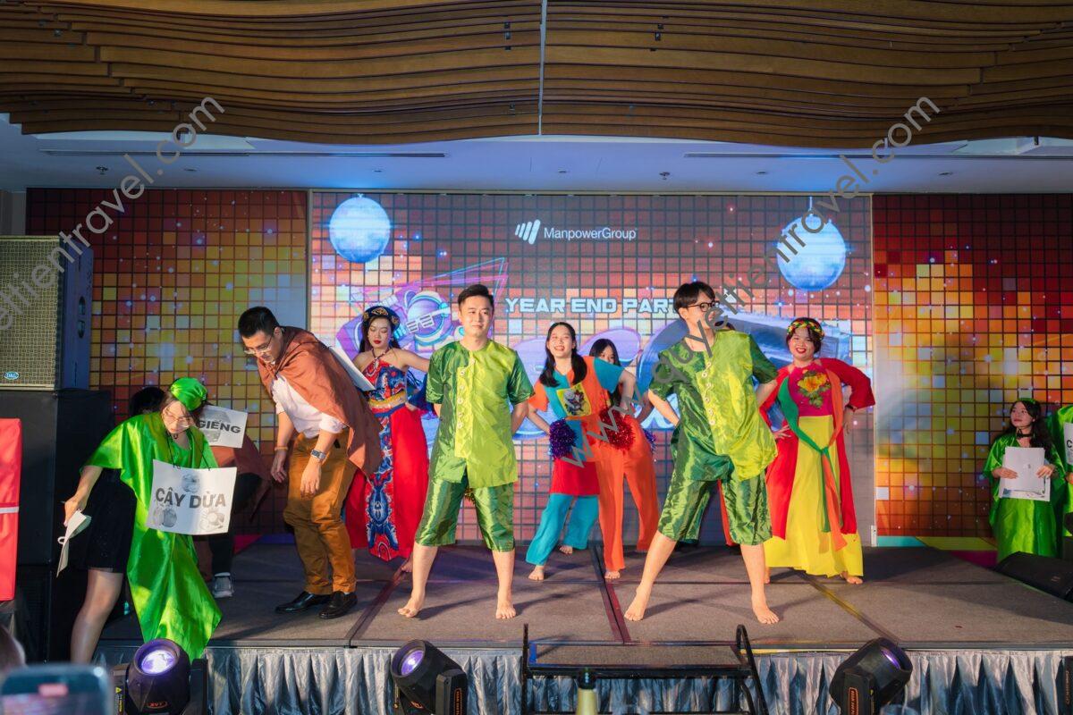 tiệc year end party Quyết Tiến Travel tổ chức event