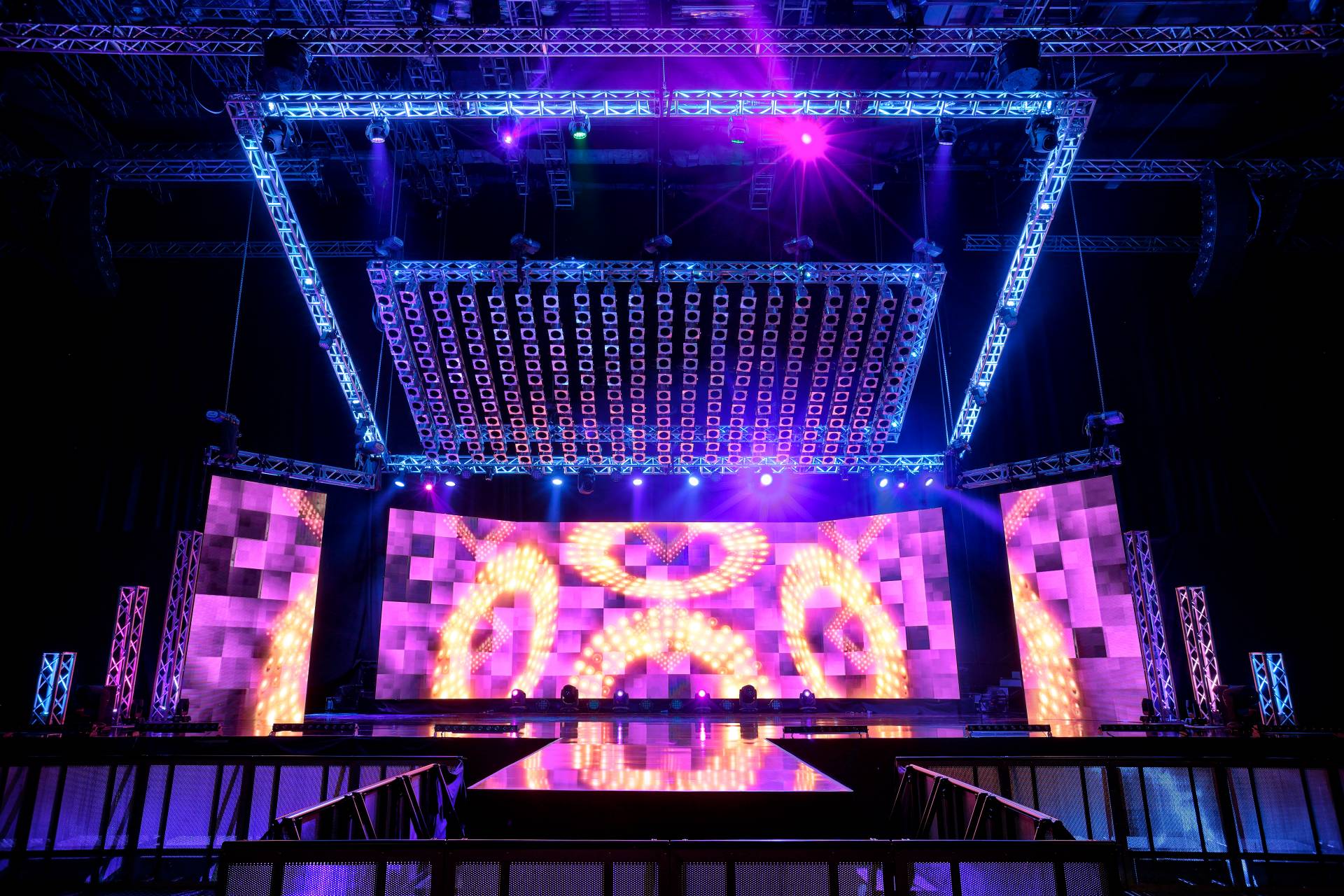 Màn hình LED Bảo Lộc | Quyết Tiến Event Pro #1 4 cho thuê sân khấu sự kiện bảo lộc, cho thuê khung backdrop sự kiện bảo lộc